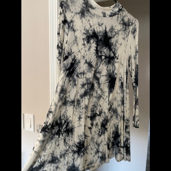 Audrey 3+1 Dresses & Skirts - Trendy tie-dye shirt dress worn twice